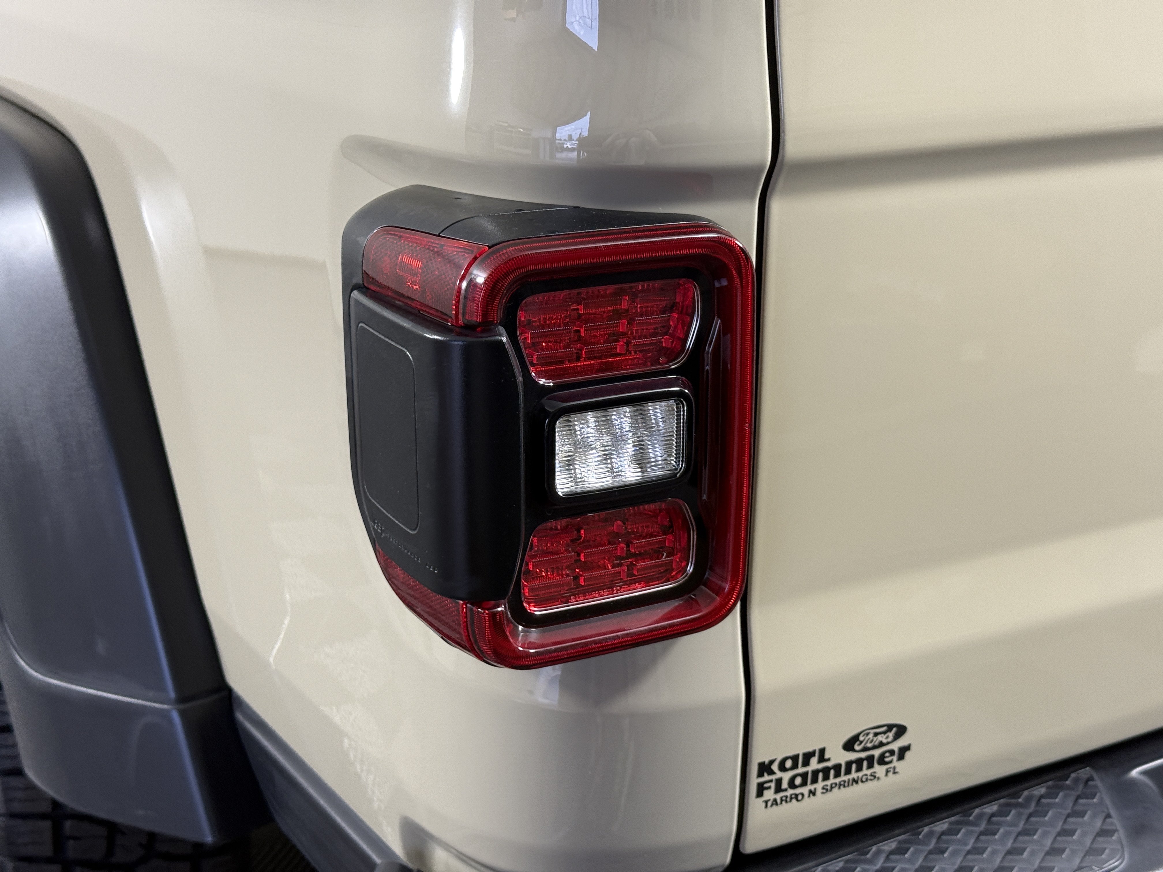 Used 2022 Jeep Gladiator Mojave w/ LED Lighting Group AWD/4WD image 8