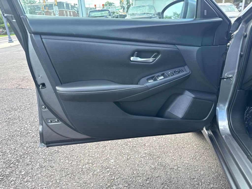 Used 2023 Nissan Sentra SV FWD image 12