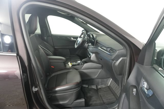Certified 2023 Ford Escape ST-Line w/ Tech Pack #1 AWD/4WD image 31