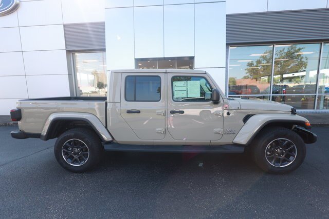 Used 2022 Jeep Gladiator Overland w/ Popular Equipment Package AWD/4WD image 3
