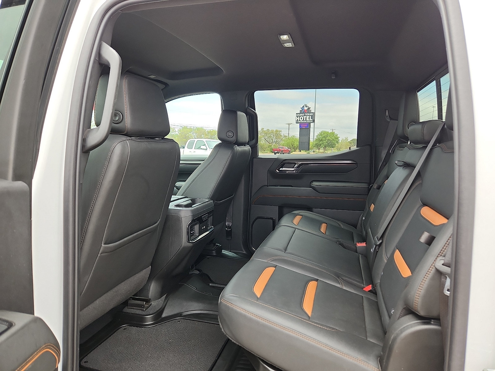 Used 2023 GMC Sierra 1500 AT4 w/ AT4 Premium Package AWD/4WD image 9