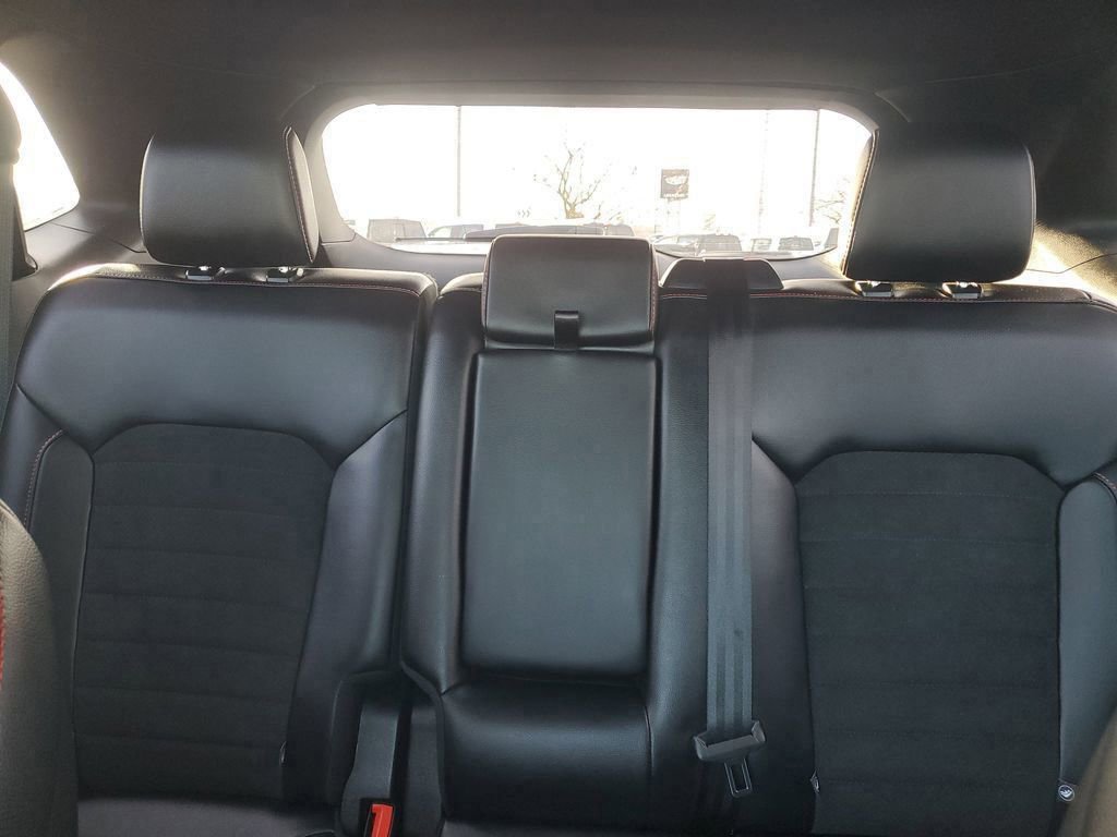 Certified 2022 Ford Edge ST-Line w/ Class II Trailer Tow Package image 33