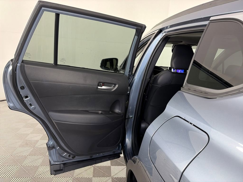Used 2023 Toyota Corolla Cross XLE w/ Convenience Package AWD/4WD image 12