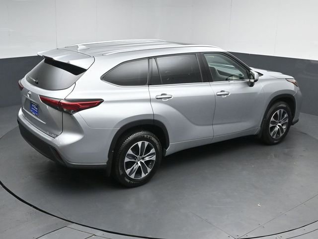 Used 2021 Toyota Highlander XLE AWD/4WD image 47