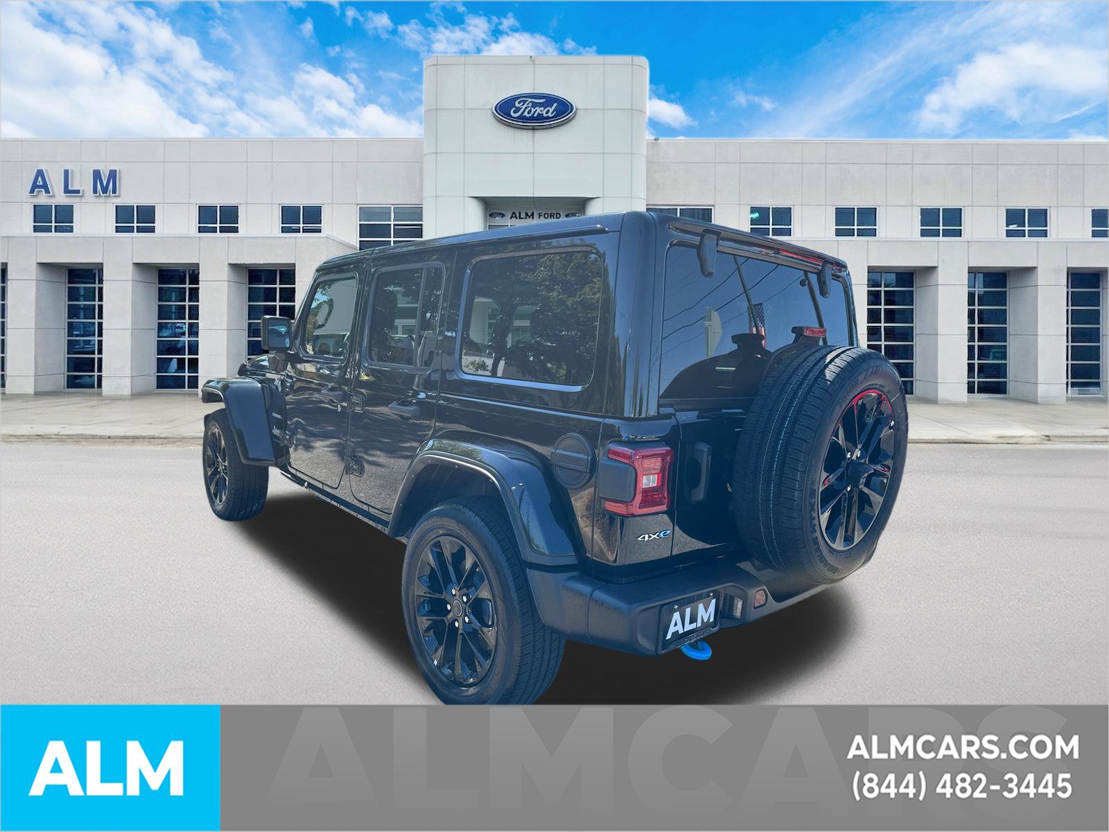 Used 2024 Jeep Wrangler Unlimited Sahara AWD/4WD image 8