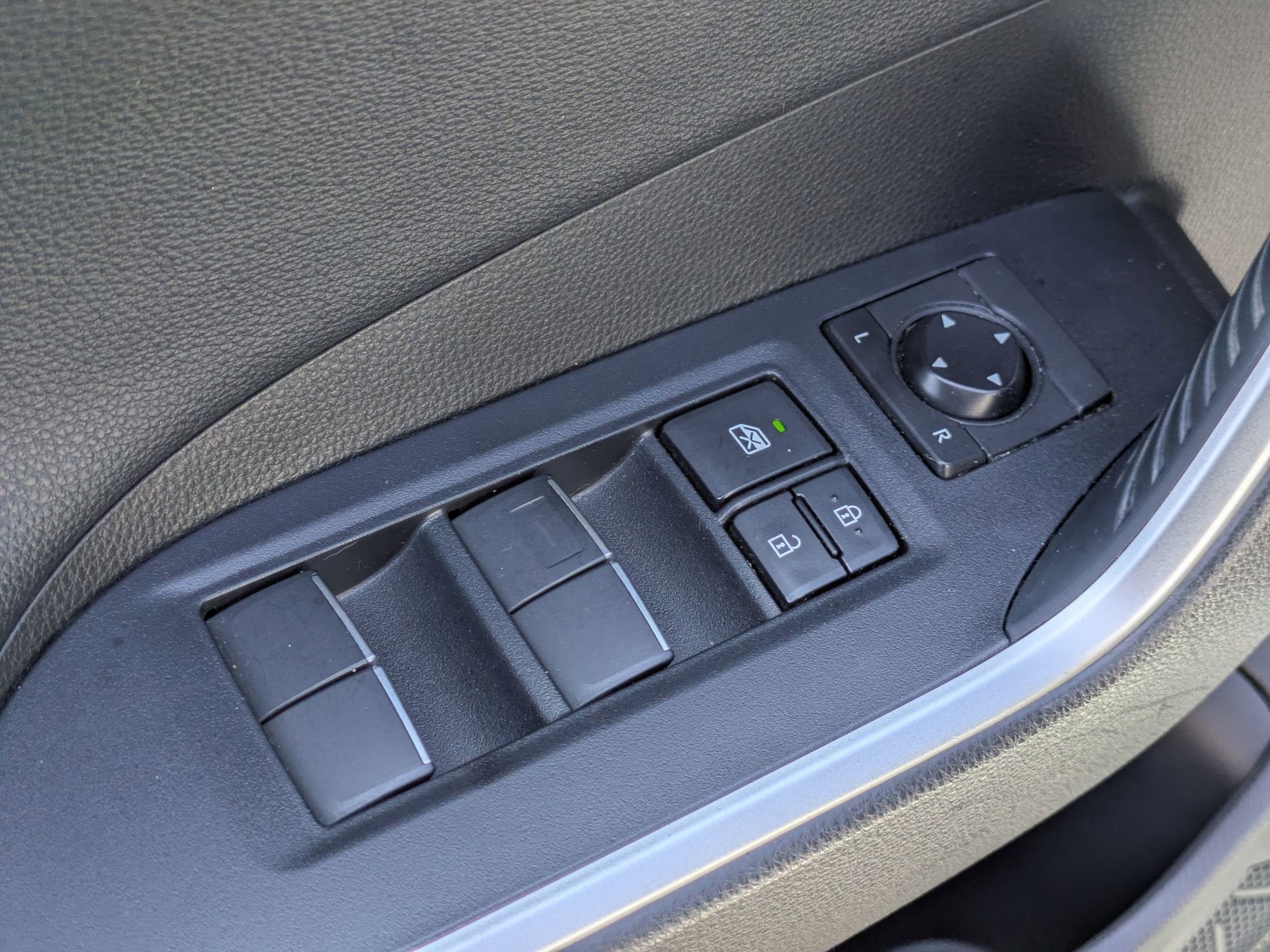 Used 2020 Toyota RAV4 XSE w/ XSE Grade Weather Package AWD/4WD image 11