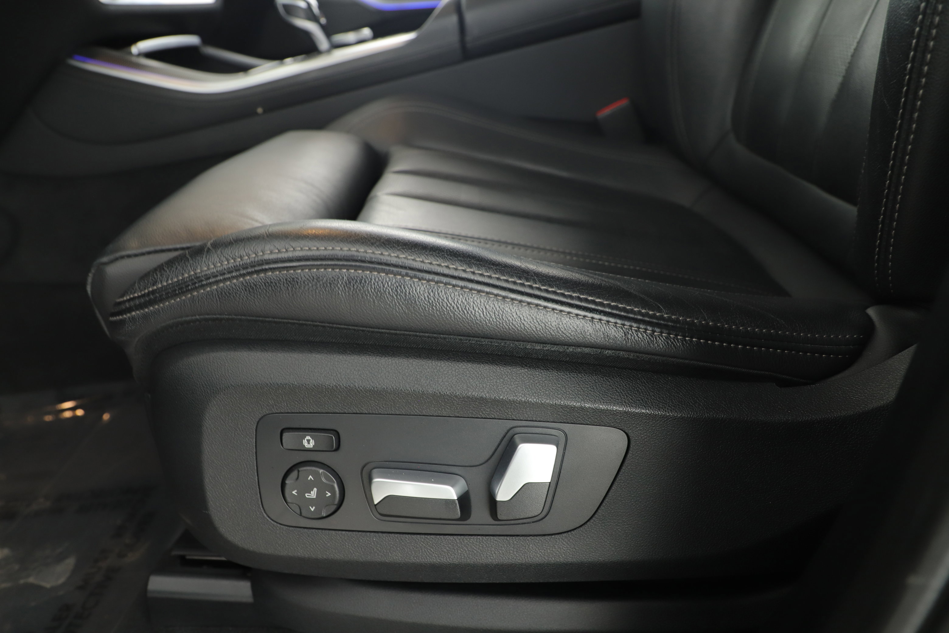 Used 2021 BMW X5 sDrive40i w/ M Sport Package image 10