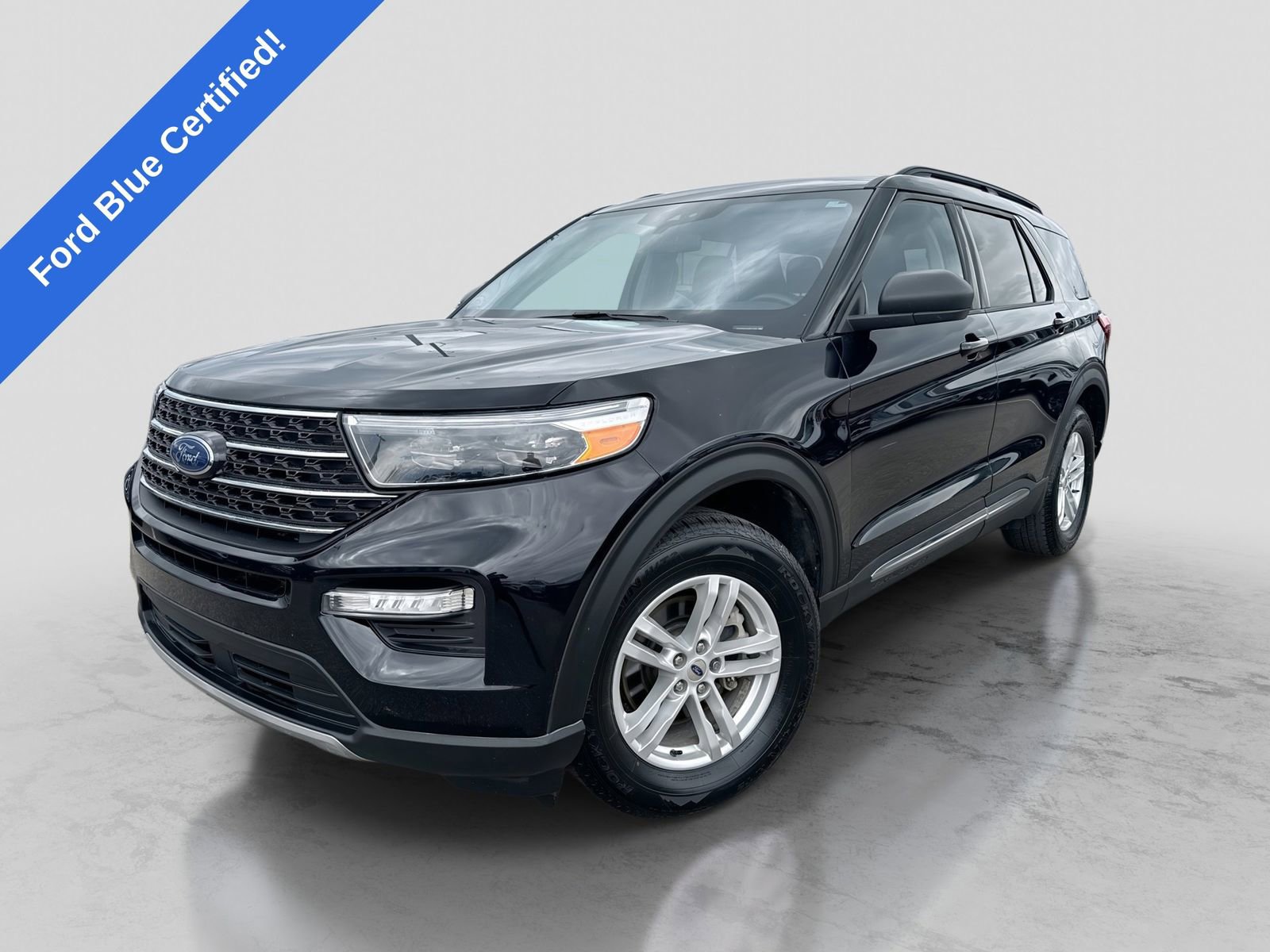 Certified 2021 Ford Explorer XLT w/ Equipment Group 202A AWD/4WD image 1