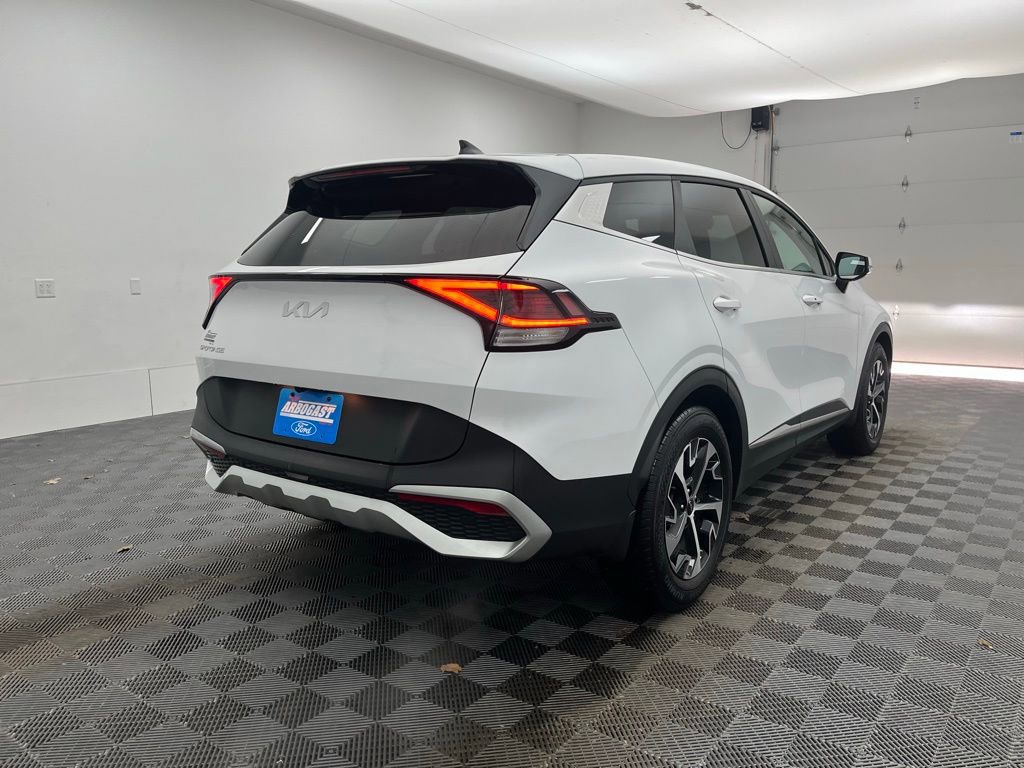 Used 2025 Kia Sportage EX image 3
