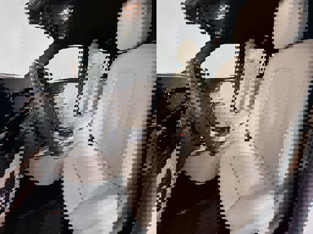 Used 2025 Mercedes-Benz GLA 250 4MATIC image 15