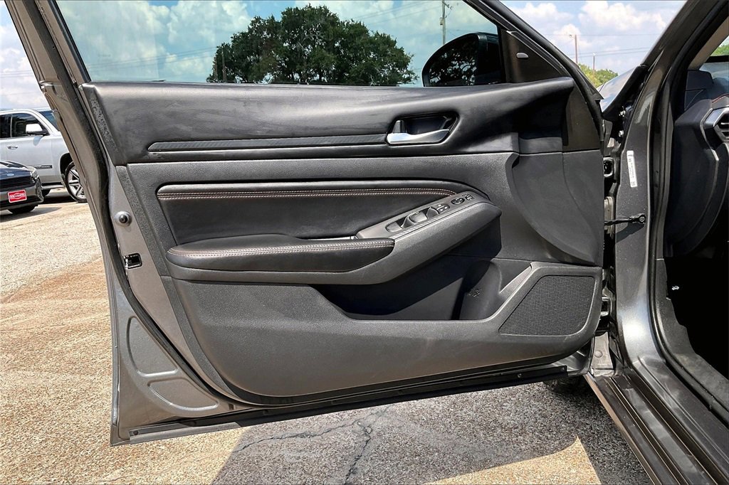 Used 2022 Nissan Altima 2.5 SR image 17