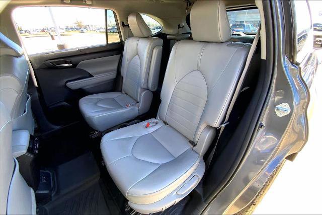 Used 2021 Toyota Highlander XLE image 20