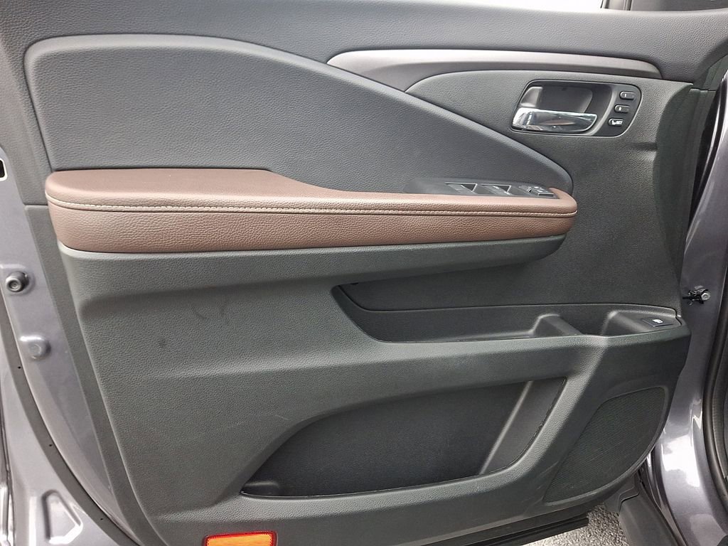 Used 2025 Honda Ridgeline RTL+ image 12