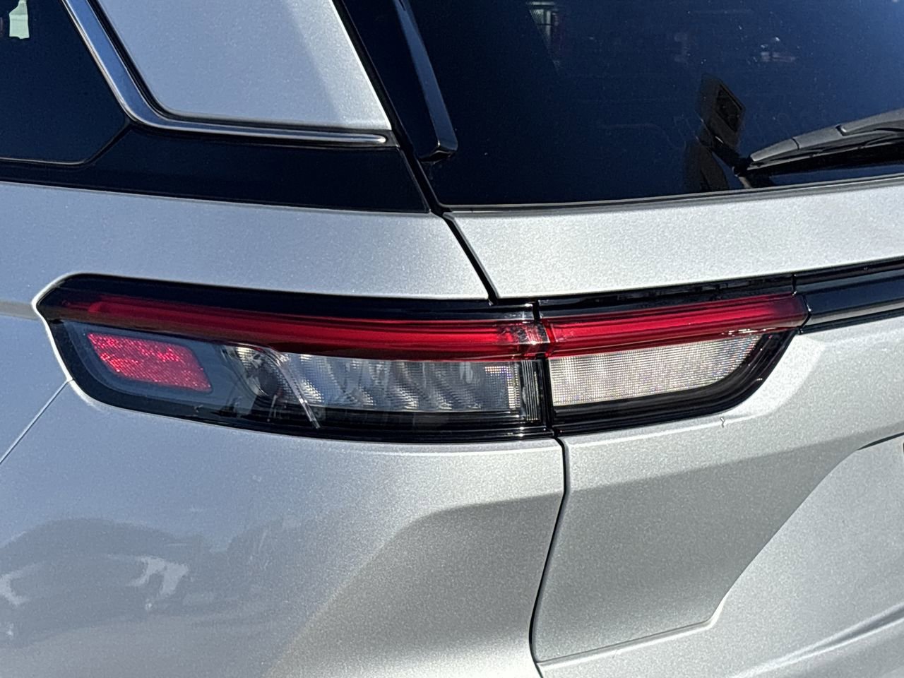 Used 2024 Jeep Grand Cherokee Limited image 13