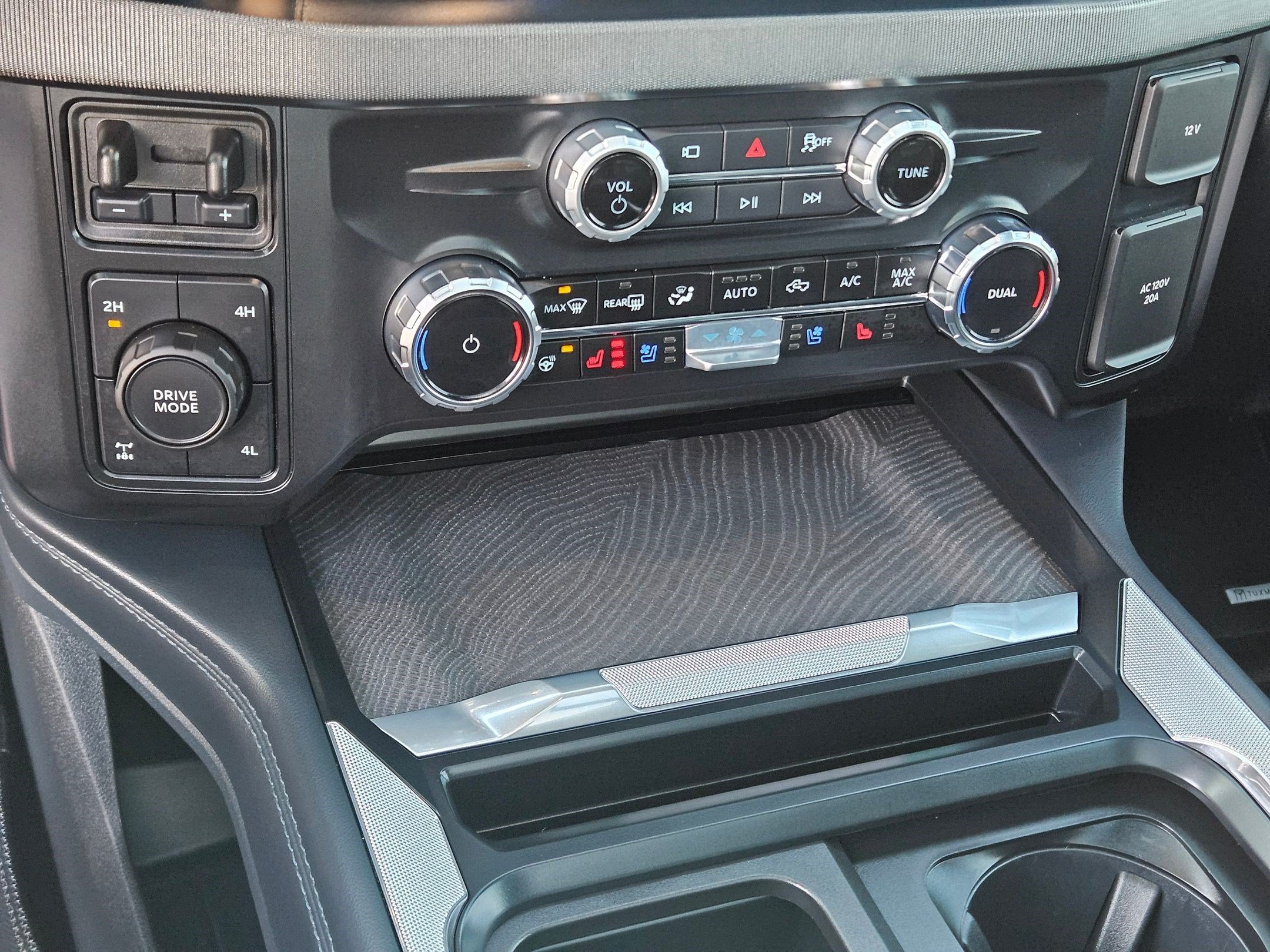 Certified 2025 Ford F250 Platinum AWD/4WD image 28