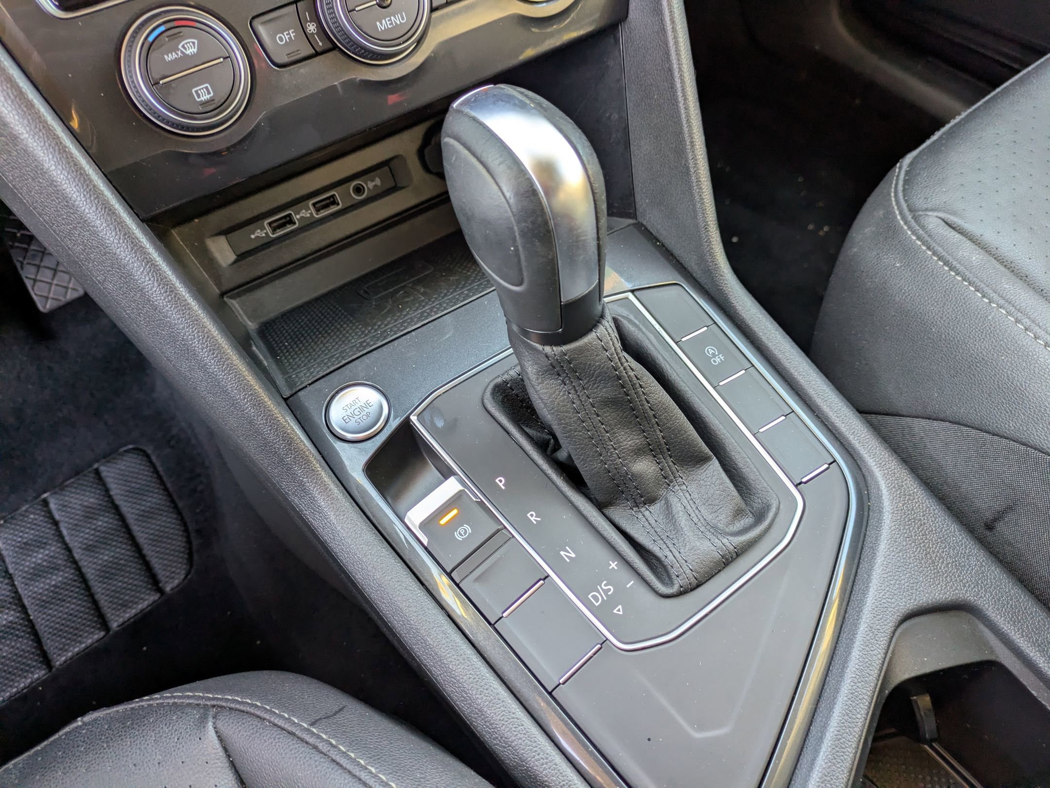 Used 2020 Volkswagen Tiguan SE image 25