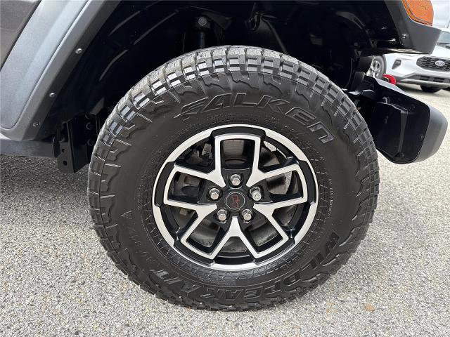 Used 2024 Jeep Gladiator Rubicon w/ Technology Group image 17