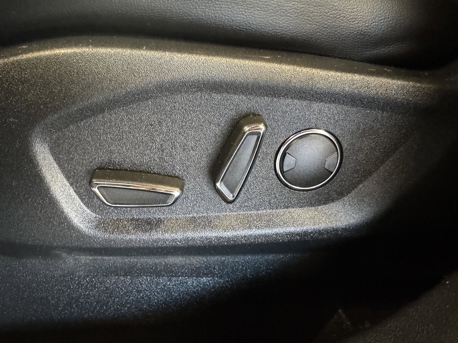 Certified 2017 Ford Edge Titanium w/ Equipment Group 301A image 21