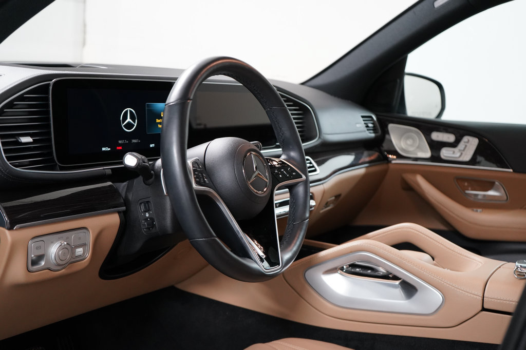 Used 2025 Mercedes-Benz GLS 450 4MATIC image 15