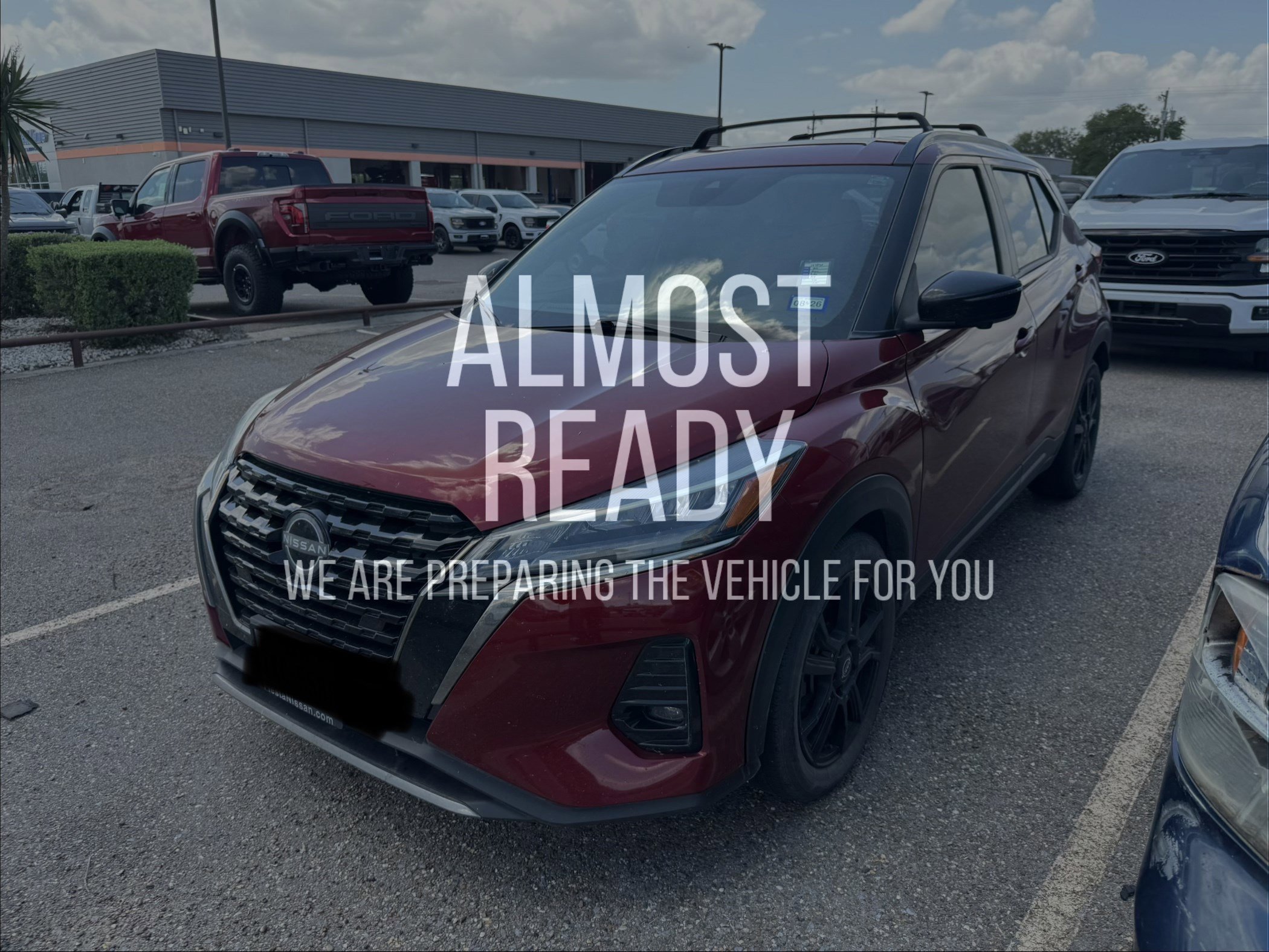 Used 2023 Nissan Kicks SR w/ Exterior Package FWD image 2