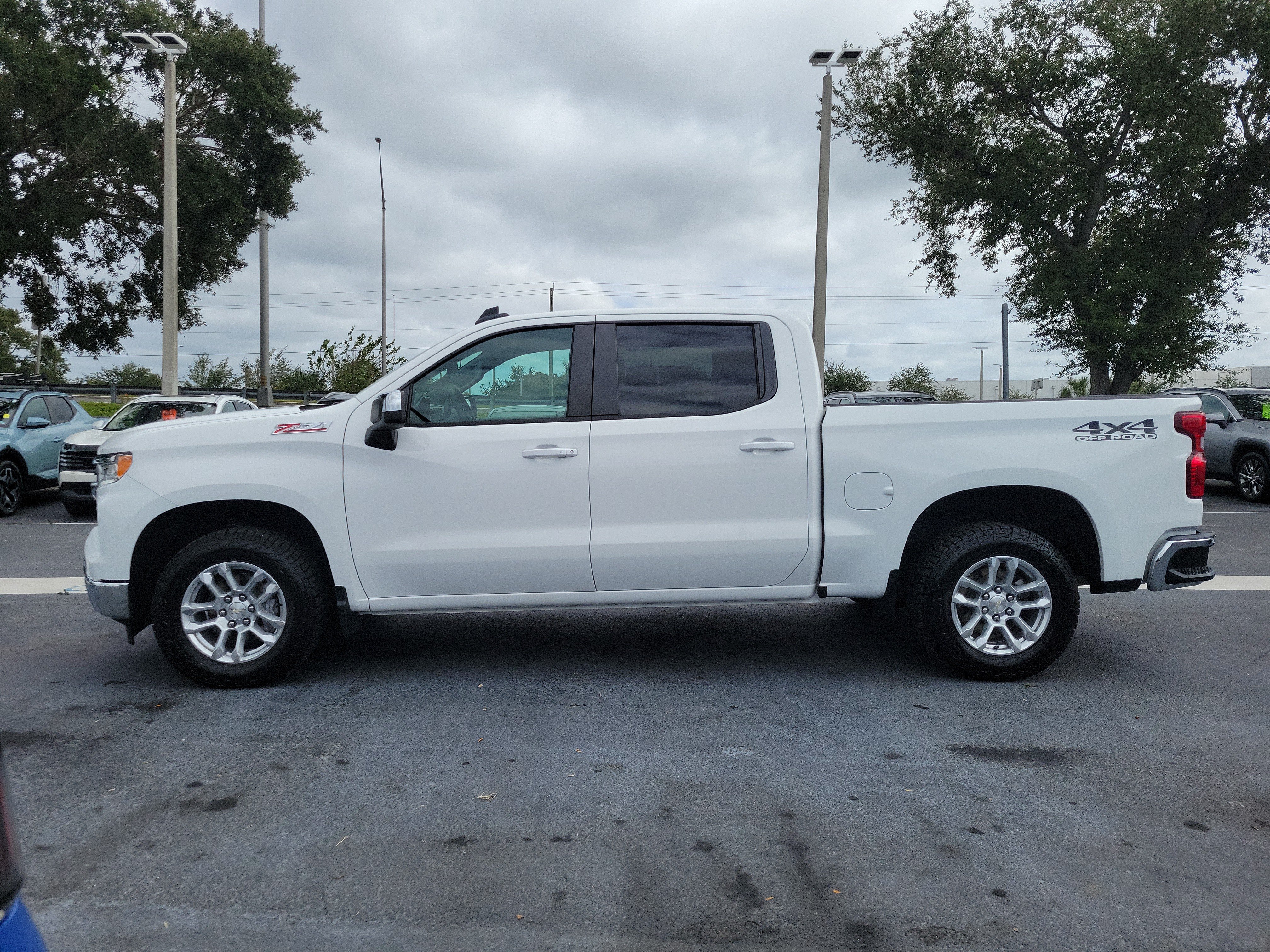 Used 2023 Chevrolet Silverado 1500 LT AWD/4WD image 6