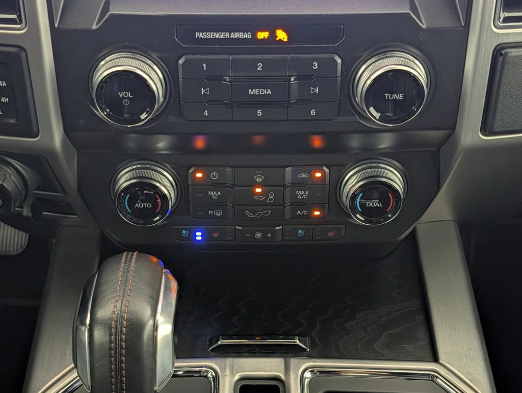 Certified 2019 Ford F150 Platinum w/ Equipment Group 701A Luxury AWD/4WD image 18