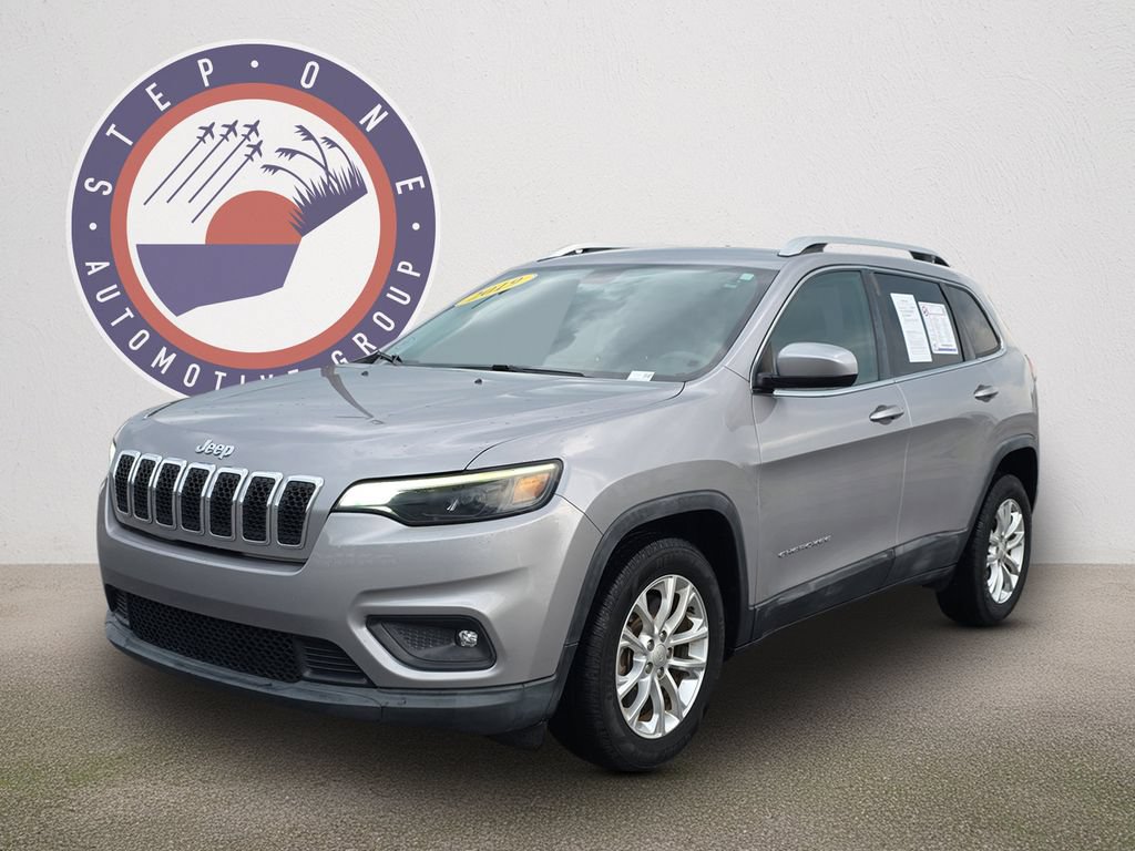 Used 2019 Jeep Cherokee Latitude w/ Popular Appearance Group FWD image 2