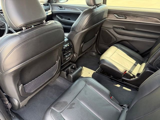 Used 2023 Jeep Grand Cherokee L Limited AWD/4WD image 21