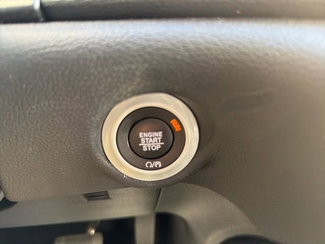 Used 2025 Chrysler Pacifica Limited FWD image 19
