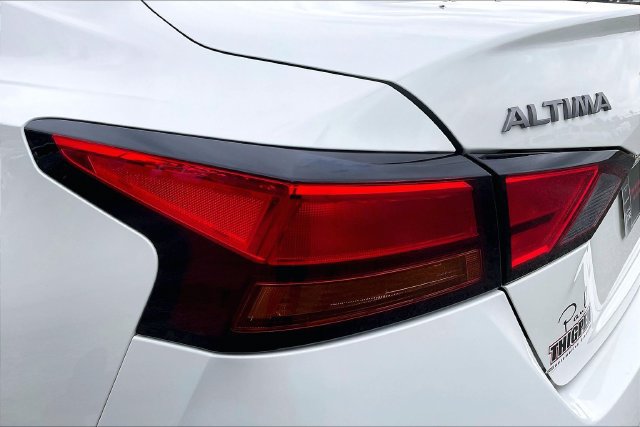 Used 2025 Nissan Altima 2.5 SV FWD image 32