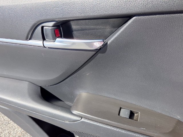 Used 2021 Toyota Camry SE FWD image 18