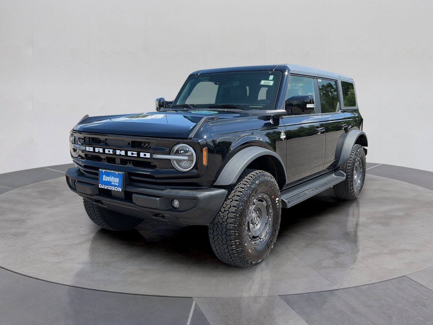 Certified 2025 Ford Bronco Outer Banks w/ Sasquatch Package AWD/4WD image 2