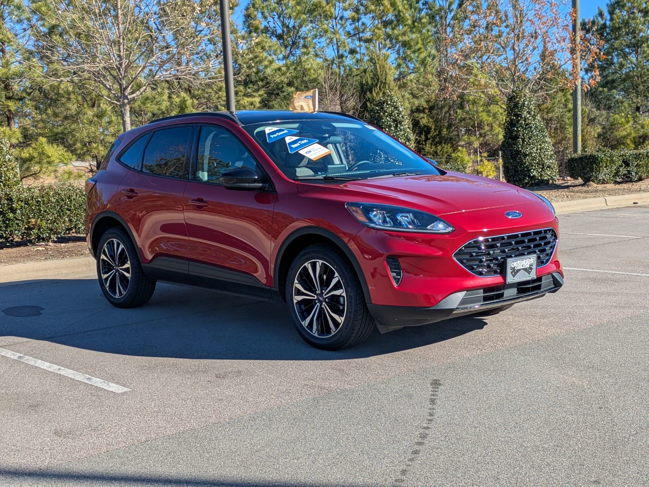 Certified 2022 Ford Escape SE w/ SE Sport Appearance Package image 2