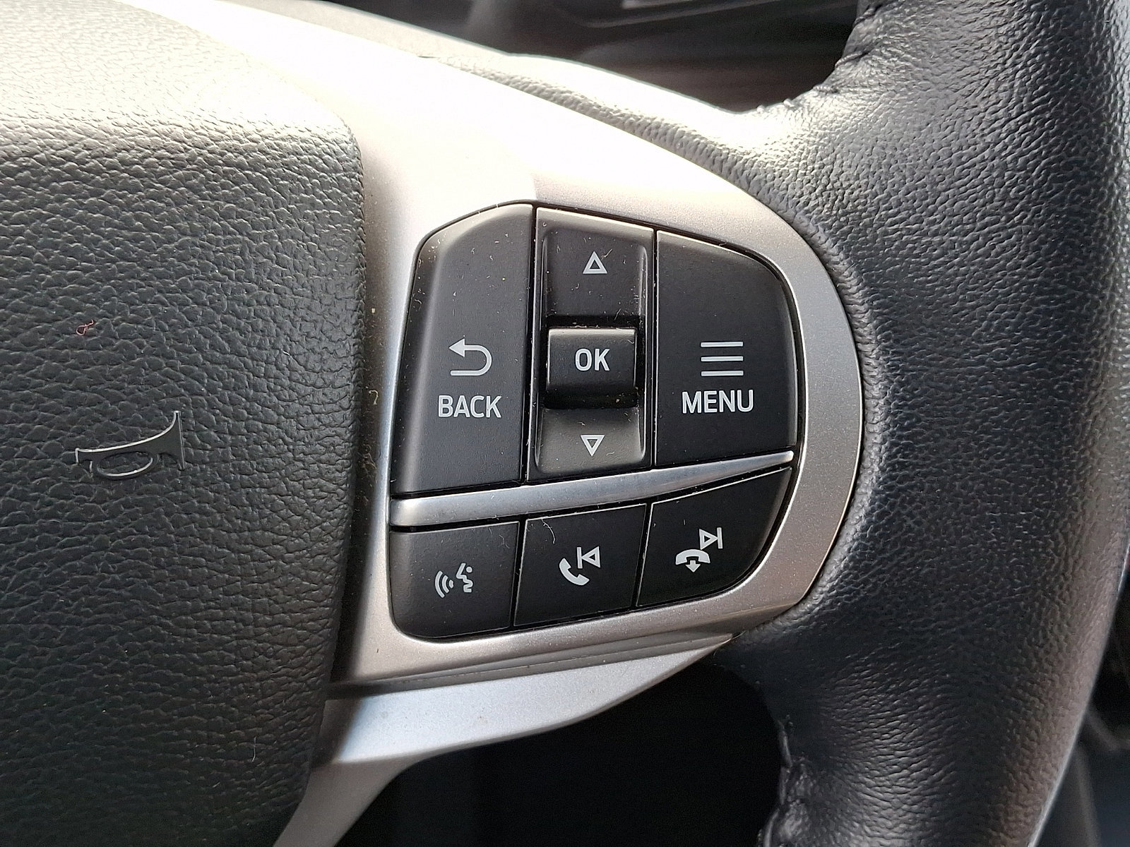 Certified 2022 Ford Explorer Limited w/ Limited Technology Package image 30