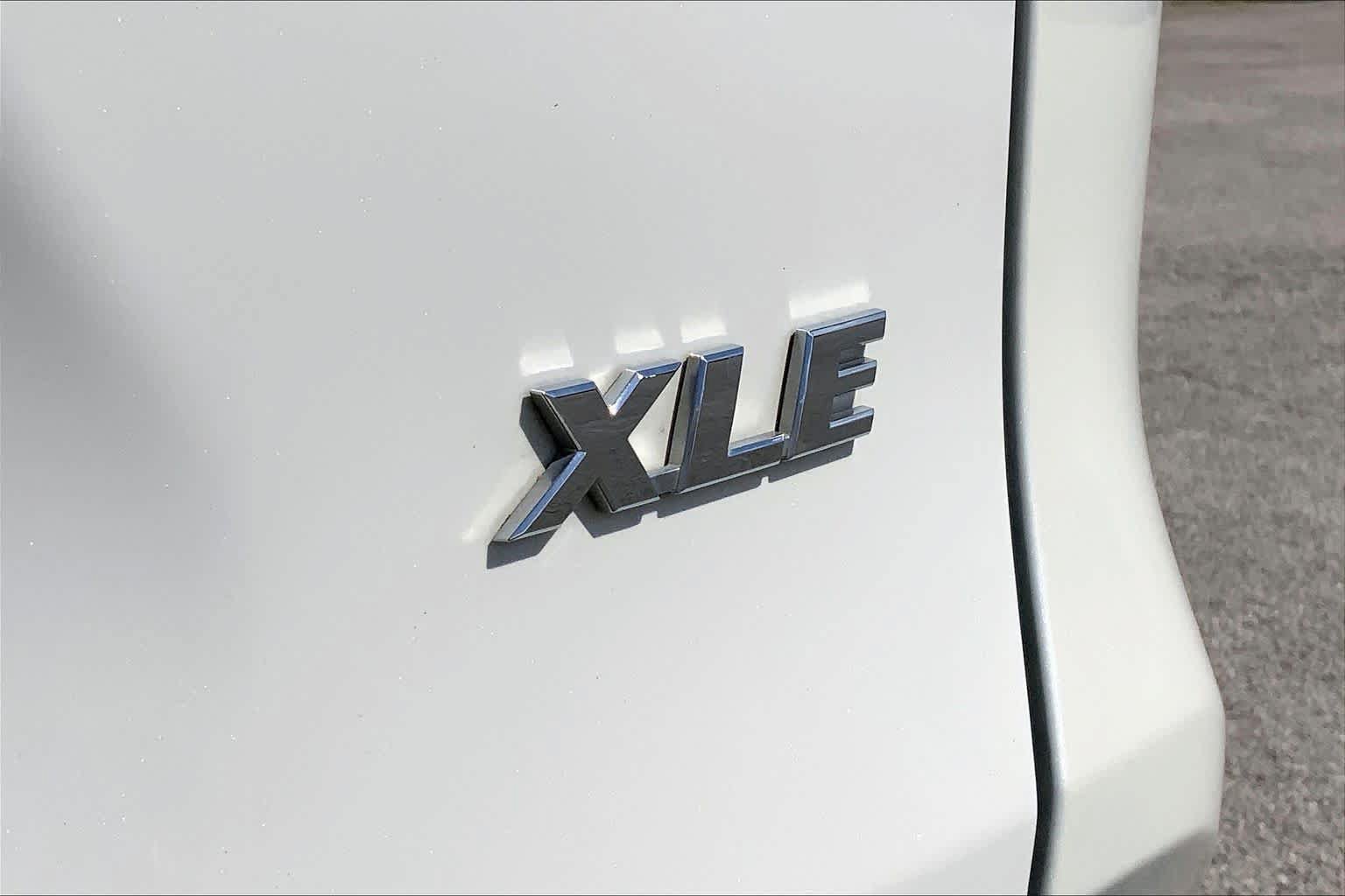 Used 2022 Toyota RAV4 XLE Premium FWD image 10