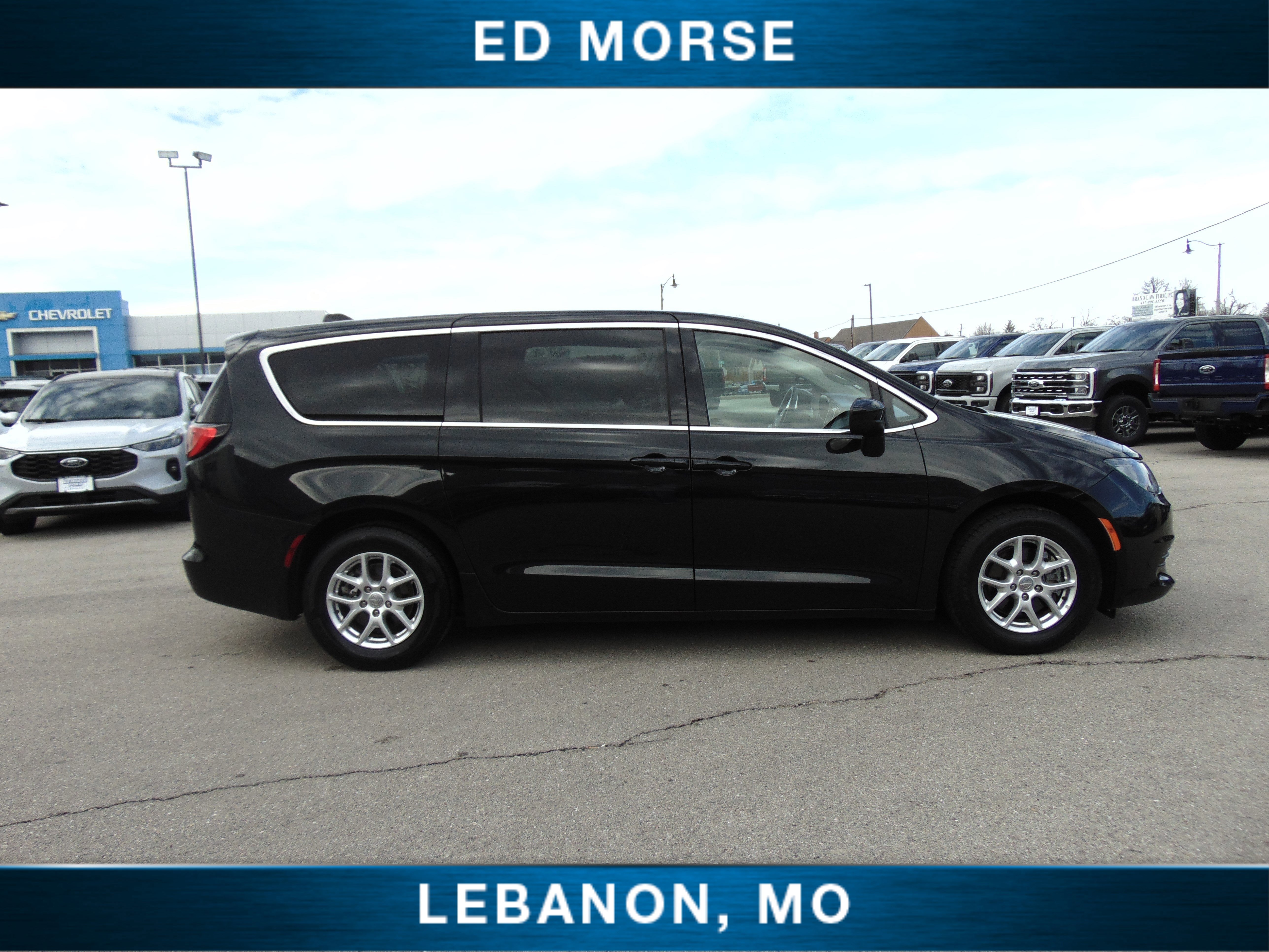 Used 2020 Chrysler Voyager LX image 6