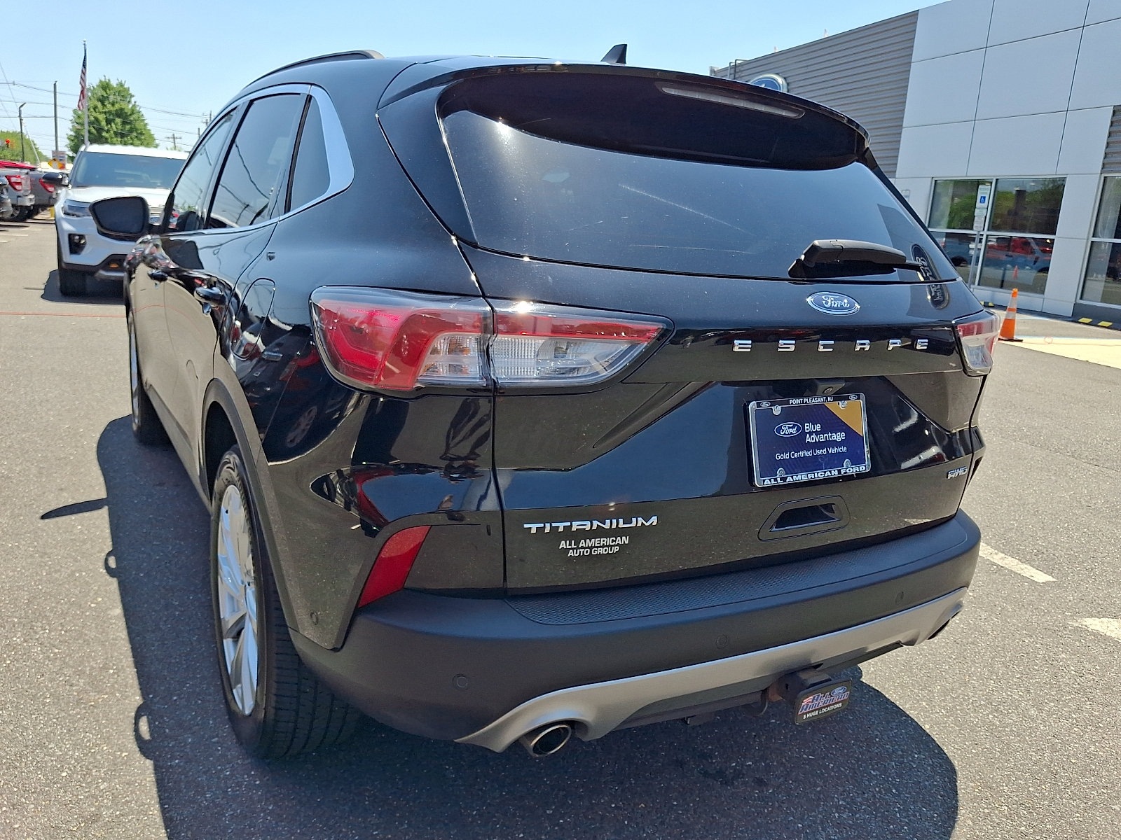 Certified 2022 Ford Escape Titanium w/ Titanium Elite Package AWD/4WD image 8