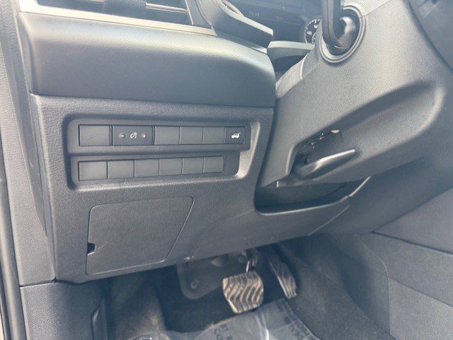 Used 2025 Mitsubishi Outlander SE AWD/4WD image 13