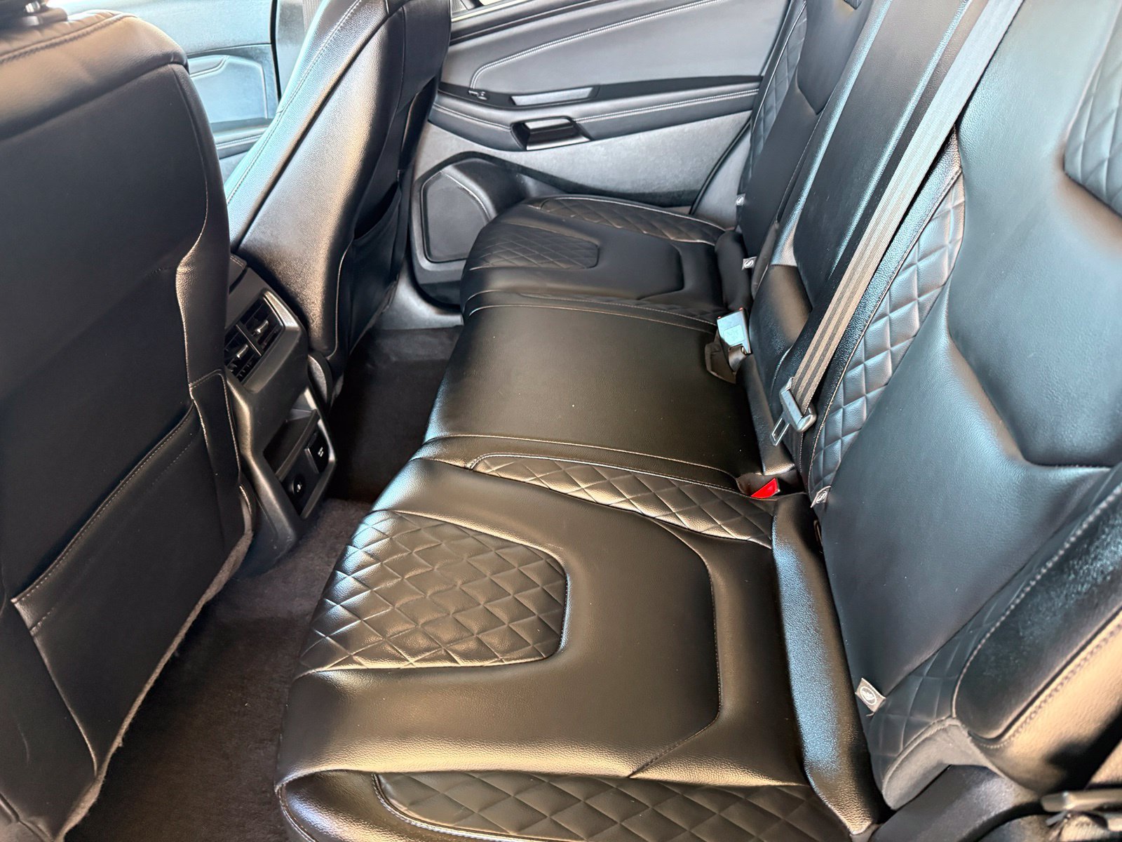 Certified 2024 Ford Edge Titanium AWD/4WD image 18