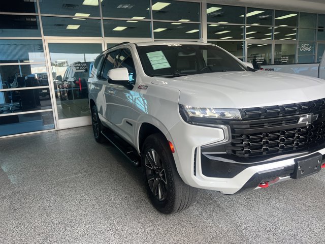 Used 2024 Chevrolet Tahoe Z71 w/ Luxury Package AWD/4WD image 3