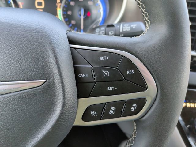 Used 2023 Chrysler Pacifica Touring-L FWD image 24