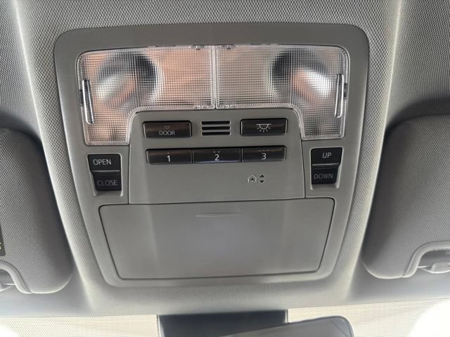 Used 2019 Toyota Highlander Limited AWD/4WD image 15