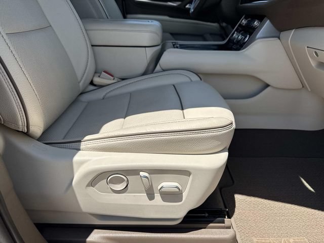 Used 2023 GMC Yukon XL Denali AWD/4WD image 12