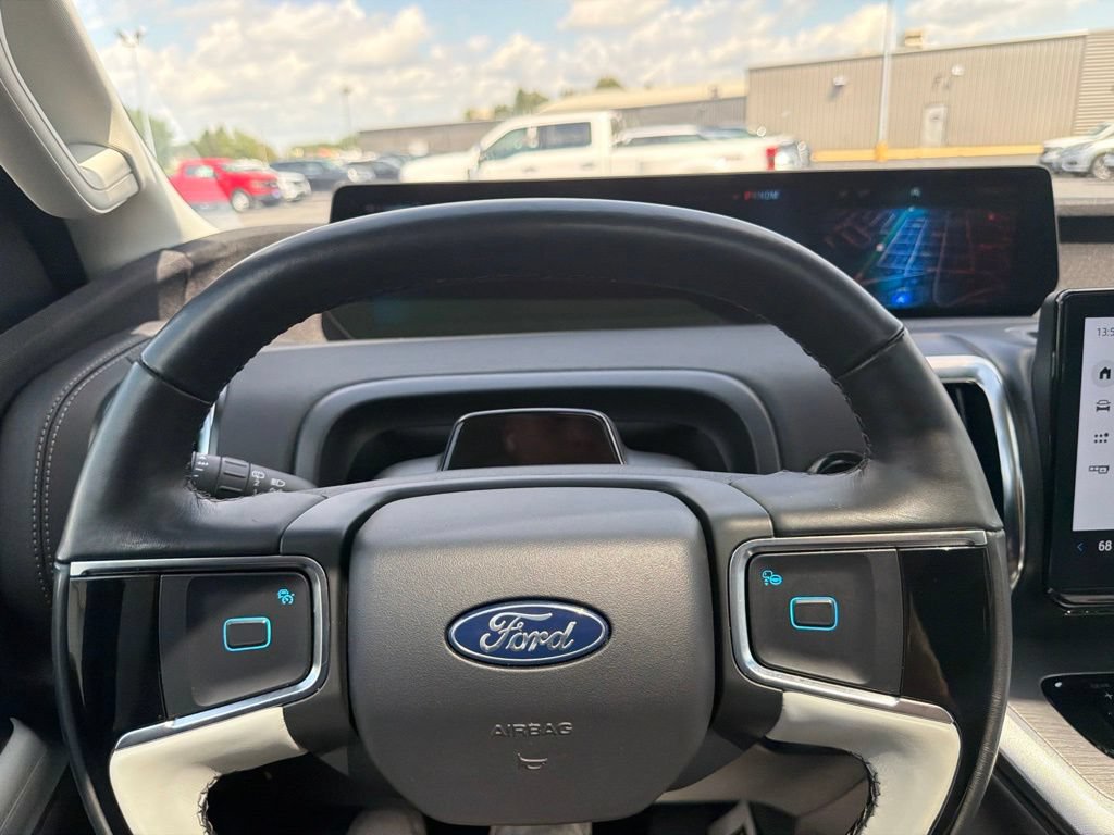 Certified 2025 Ford Expedition Max Platinum w/ Driver's Package AWD/4WD image 19