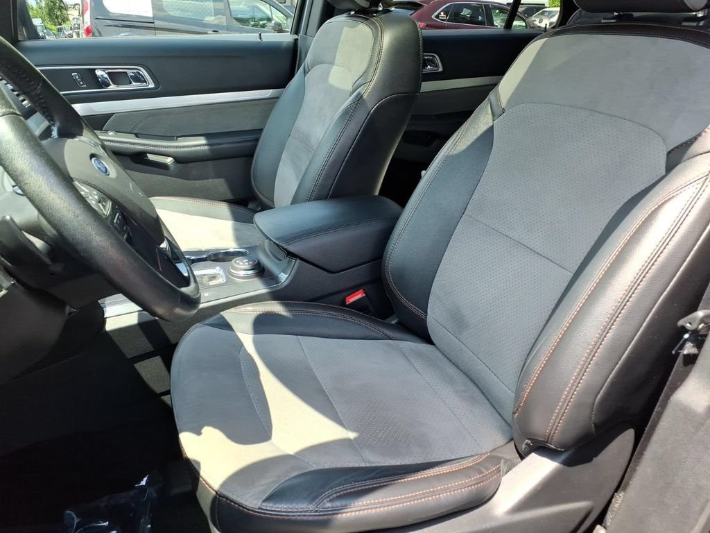 Certified 2017 Ford Explorer XLT w/ Equipment Group 202A AWD/4WD image 15