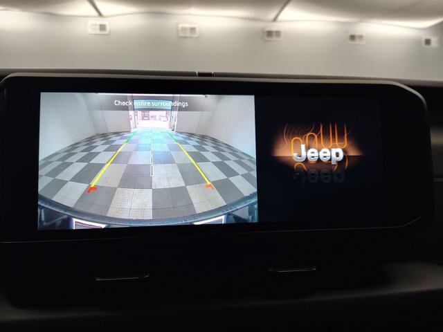 Used 2024 Jeep Wrangler Unlimited Sahara AWD/4WD image 4