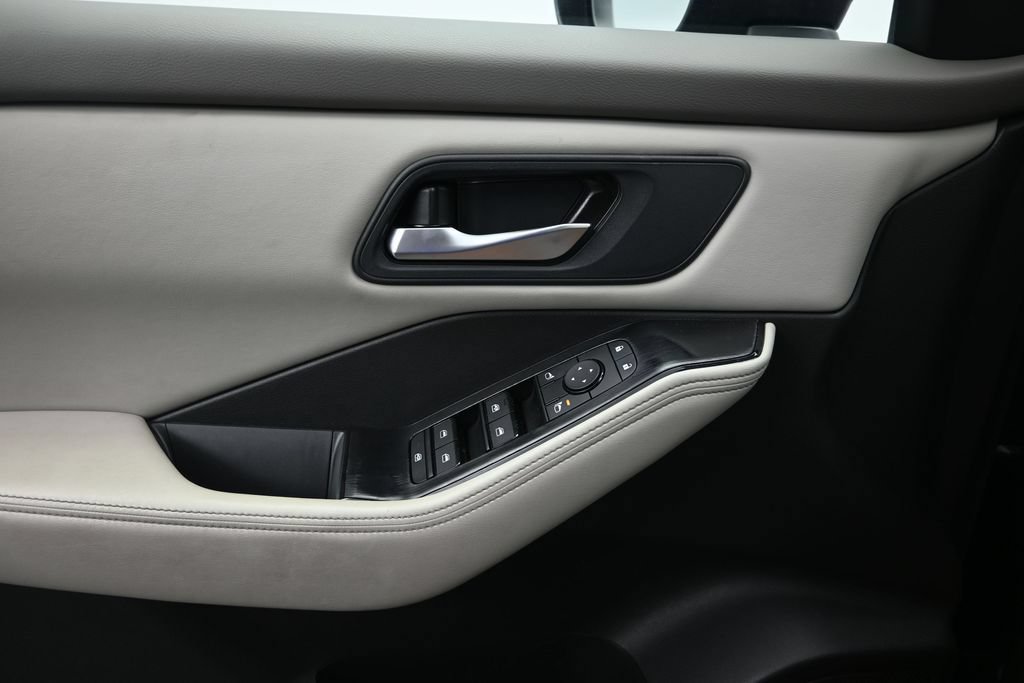 Used 2025 Nissan Rogue SV FWD image 23