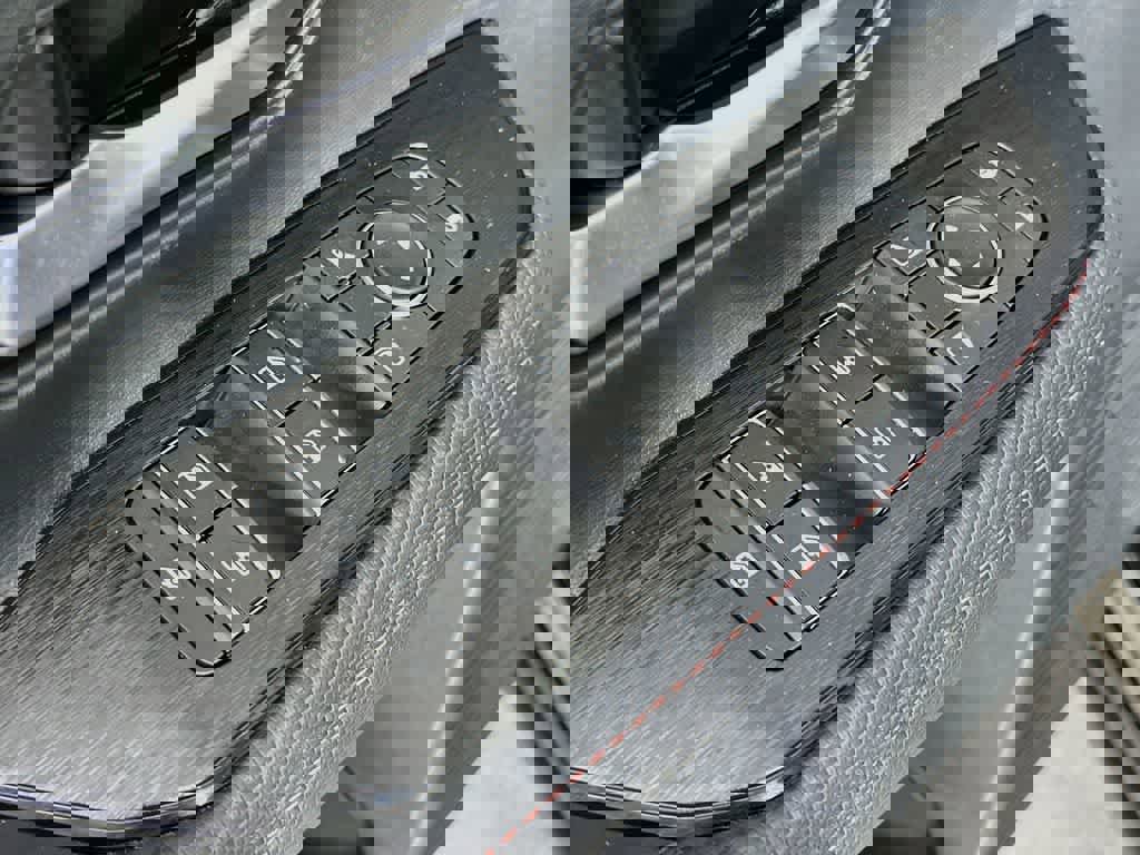 Used 2025 Nissan Kicks SR FWD image 27