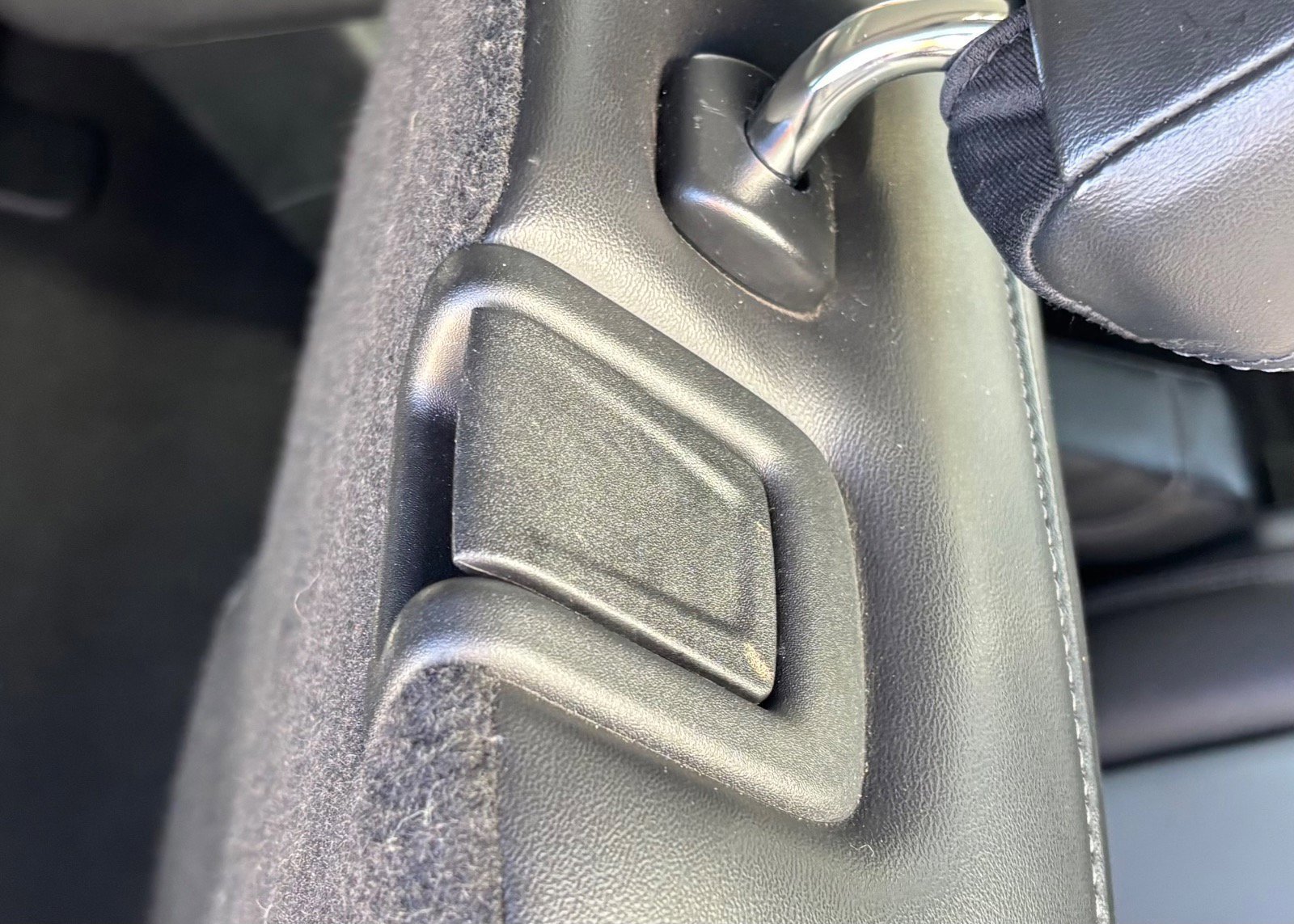 Certified 2022 Ford Explorer XLT w/ Equipment Group 202A image 27