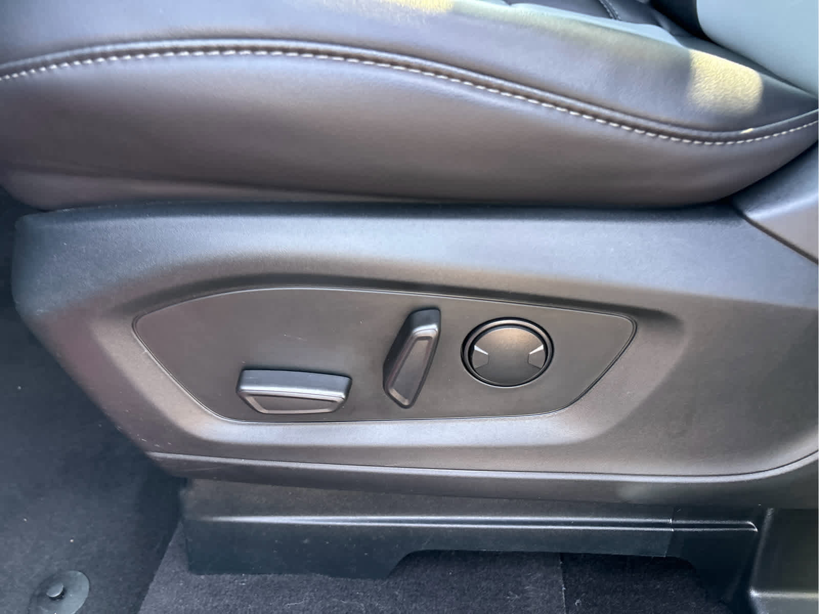 Certified 2024 Ford Explorer XLT w/ Equipment Group 202A image 14